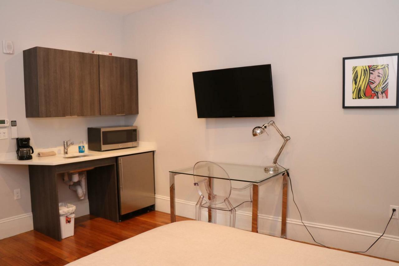 A Stylish Stay W/ A Queen Bed, Heated Floors.. #31 Brookline Eksteriør bilde