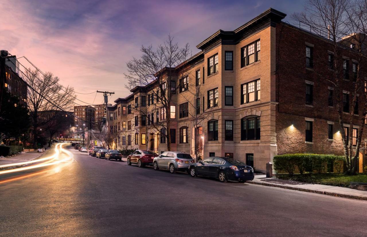 A Stylish Stay W/ A Queen Bed, Heated Floors.. #31 Brookline Eksteriør bilde