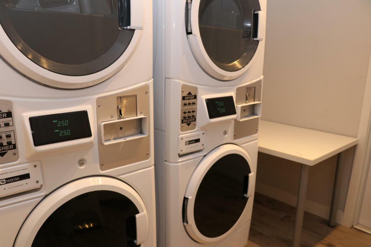 A Stylish Stay W/ A Queen Bed, Heated Floors.. #31 Brookline Eksteriør bilde