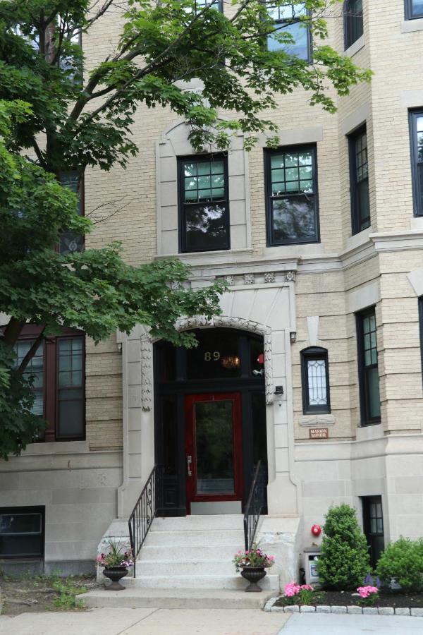 A Stylish Stay W/ A Queen Bed, Heated Floors.. #31 Brookline Eksteriør bilde